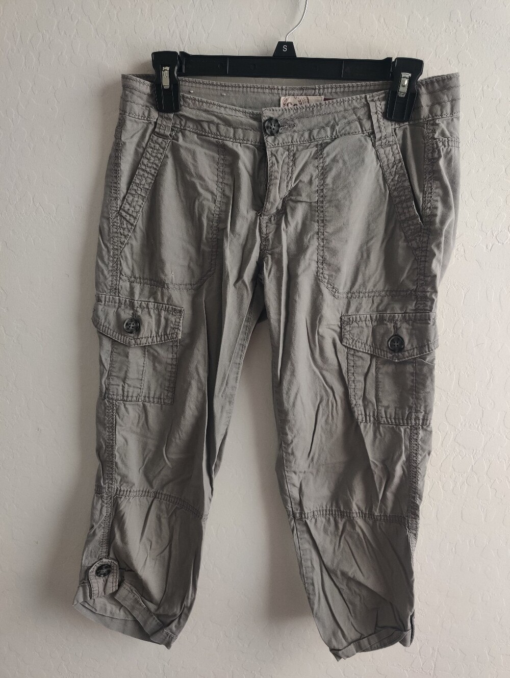SO Light Gray Cargo Cotton Capris with Pockets Casual Neutral Gorpcore_3